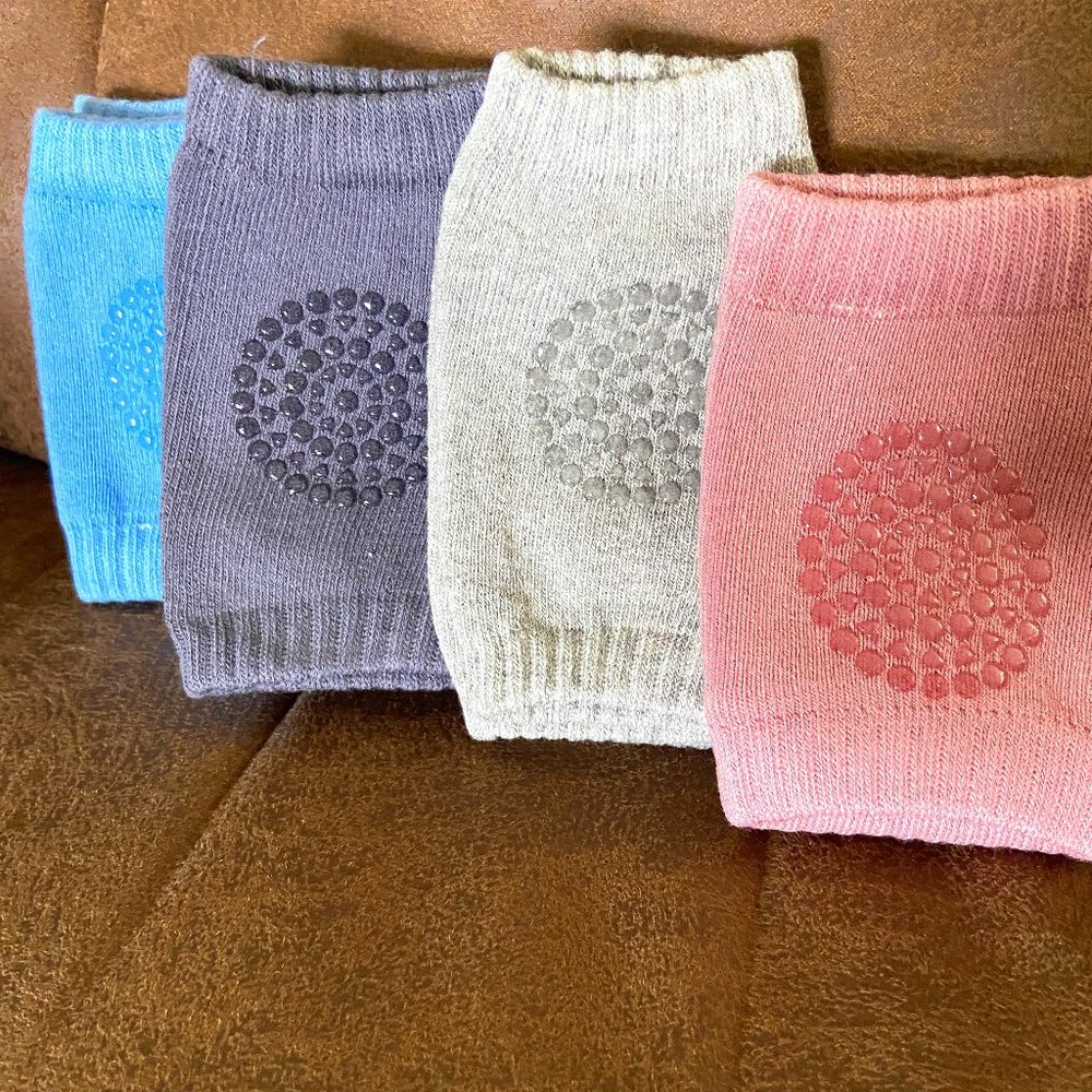 2Pc Baby Infant Toddler Soft Knee  Anti-slip Crawling Safety Protector.(NEW)
